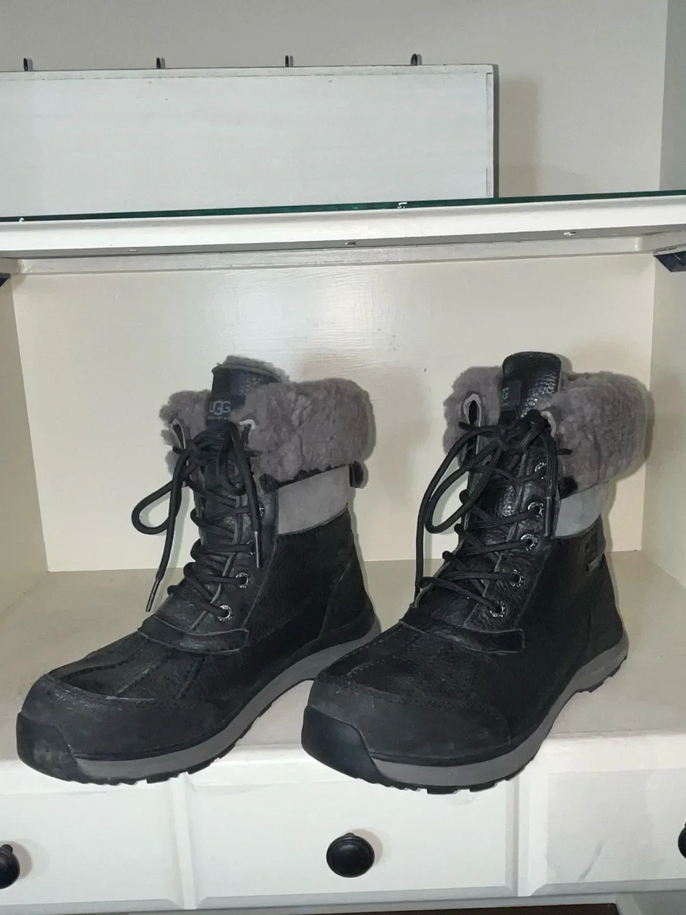 UGG Women’s Adirondack lll Waterproof Leather Winter Boots Size 8.5